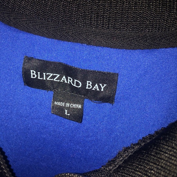🎄Blizzard Bay Christmas Velvet Jacket- 856 $35 or $30 w/offer - Picture 4 of 5
